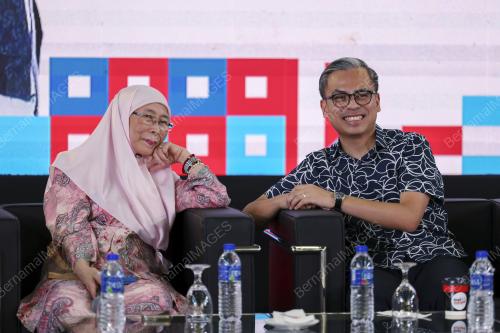 DATUK SERI DR WAN AZIZAH WAN ISMAIL