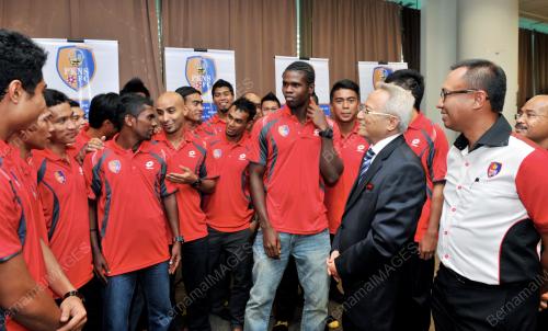 KL21_12122012_PKNS_BOLA