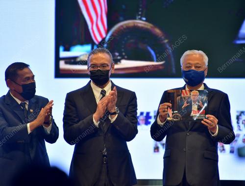 DATUK SERI ISMAIL SABRI YAAKOB