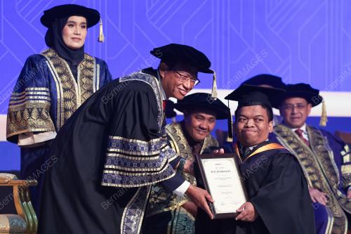 DATUK SERI AHMAD SHABERY CHEEK