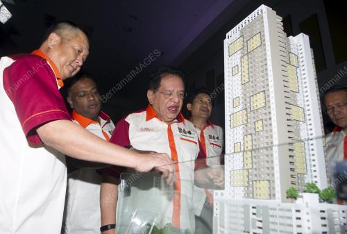 KL21_14092015_RAZAKMAS