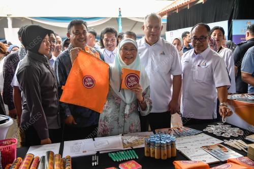 DATUK SERI DR WAN AZIZAH WAN ISMAIL