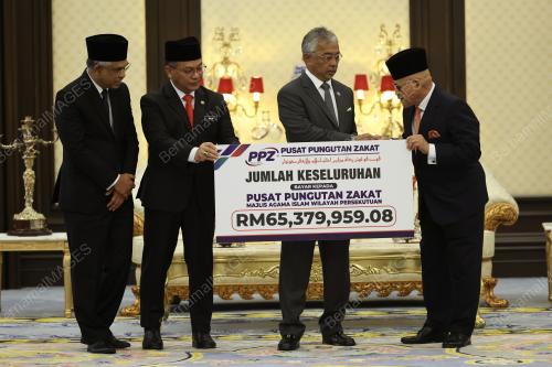 AL-SULTAN ABDULLAH RI'AYATUDDIN AL-MUSTAFA BILLAH SHAH