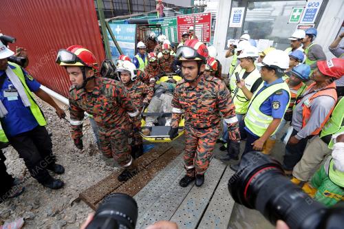 KL21_15052016_RUNTUH