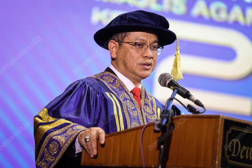 SENATOR DATUK DR MOHD NA'IM MOKHTAR