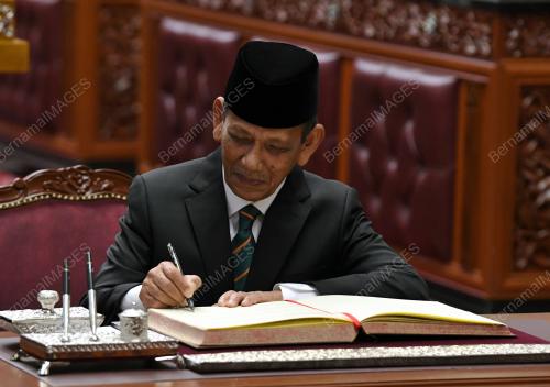 ANGKAT SUMPAH SENATOR DEWAN NEGARA