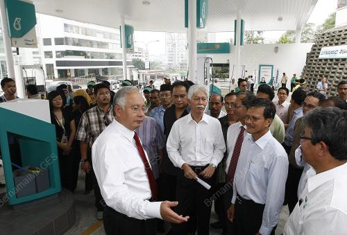 MOHD NAJIB TUN ABDUL RAZAK