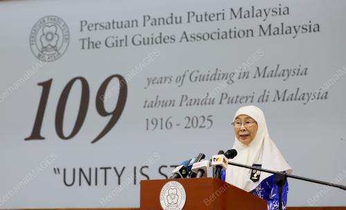 DATUK SERI DR WAN AZIZAH WAN ISMAIL