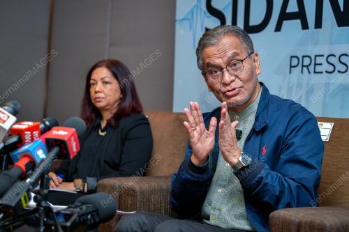 DATUK SERI DR DZULKEFLY AHMAD