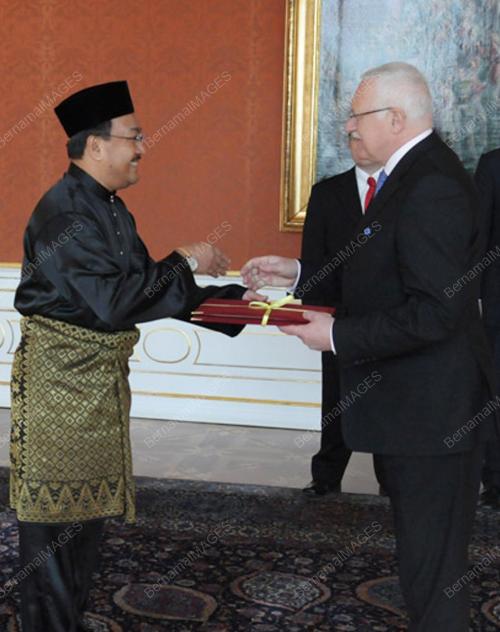 ZAINAL ABIDIN BAKAR