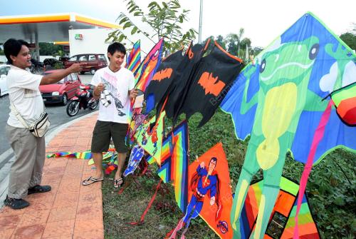 LAYANG-LAYANG DI KEPONG