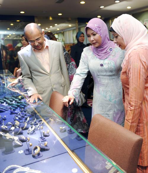 TUANKU NUR ZAHIRAH