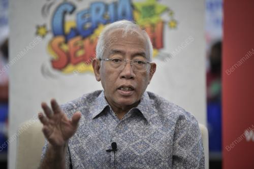 DATUK SERI MAHDZIR KHALID