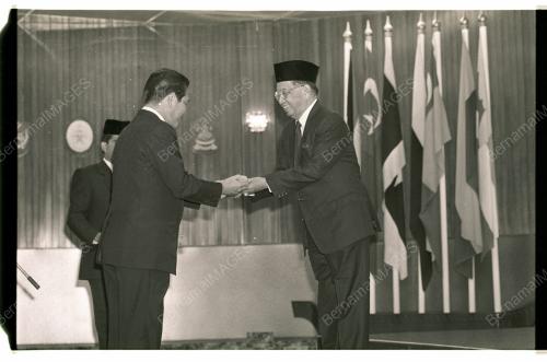 ANGKAT SUMPAH