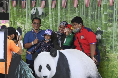 PENGUNJUNG MEMENUHI ZOO NEGARA