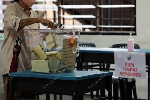 PENGUNDI HADIR MENGUNDI