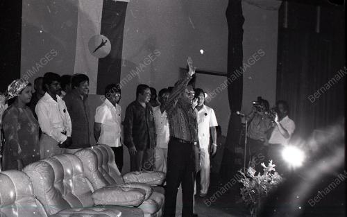 DR. MAHATHIR MOHAMAD