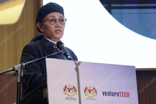 DATUK HANIFAH HAJAR TAIB