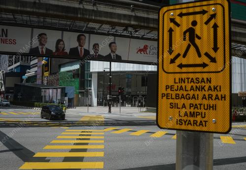 LINTASAN PEJALAN KAKI X