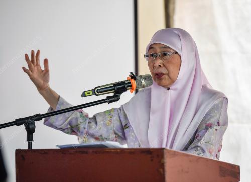DATUK SERI DR WAN AZIZAH WAN ISMAIL