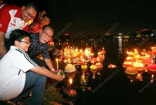 LOY KRATHONG