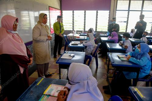 ZURAIDA KAMARUDDIN