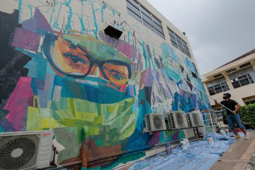 MURAL PERINGATI PETUGAS BARISAN HADAPAN DI IJN