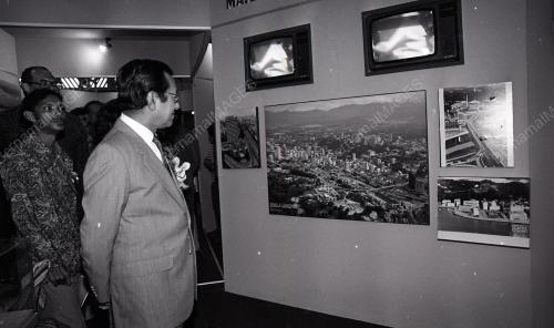 DR. MAHATHIR BIN MOHAMAD