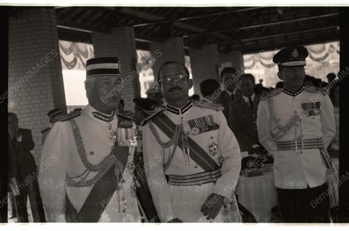 AGONG DI PERBARISAN PULAPOL