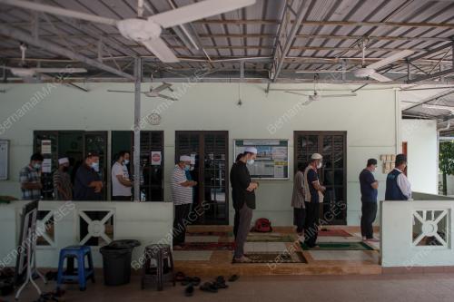 PEMATUHAN SOP PKPP OLEH JEMAAH SOLAT JUMAAT