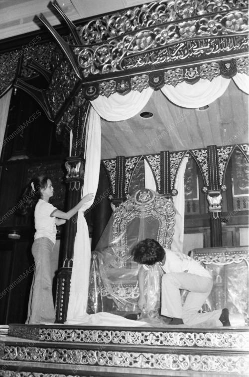 TAKHTA AGONG