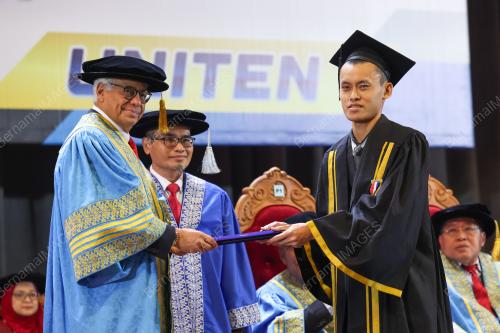 TUN AHMAD FUZI ABDUL RAZAK