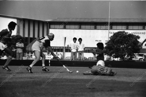 KL21_26012015_PLAYS_HOCKEY