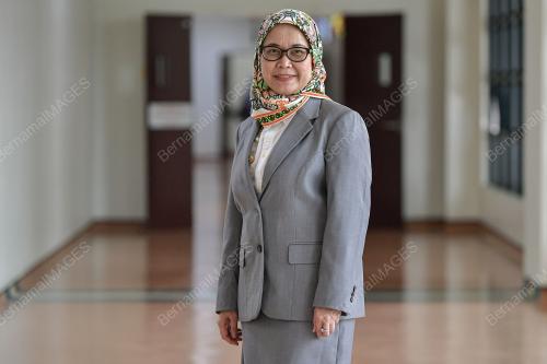 PROF MADYA DR AZARINAH IZAHAM