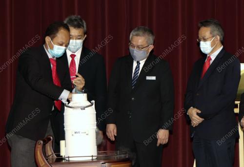 DATUK SRI DR ADHAM BABA