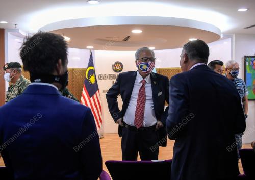 DATUK SERI ISMAIL SABRI YAAKOB