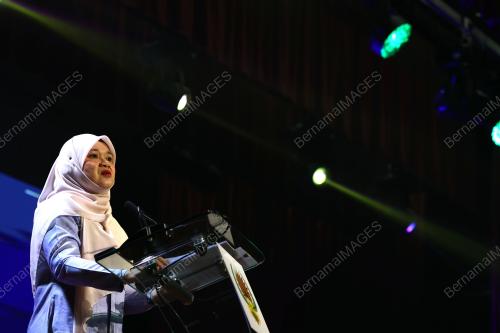 FADHLINA SIDEK