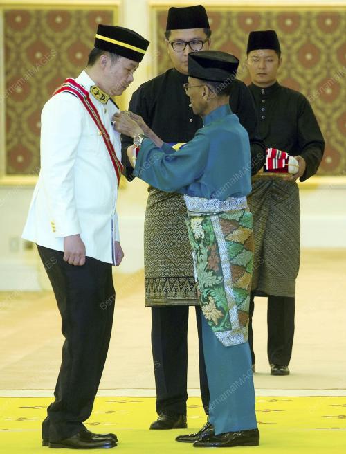 KL21_27102016_AGONG_PINGAT