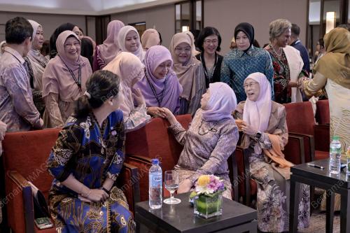 DATUK SERI DR WAN AZIZAH WAN ISMAIL