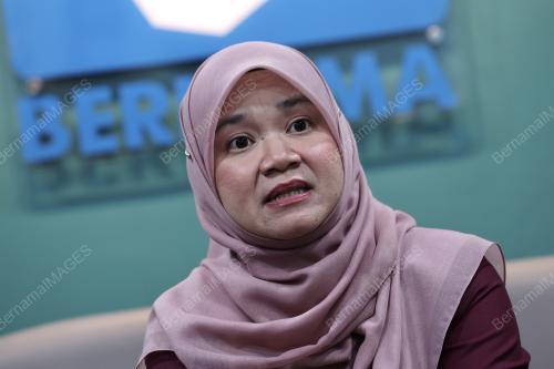 FADHLINA SIDEK