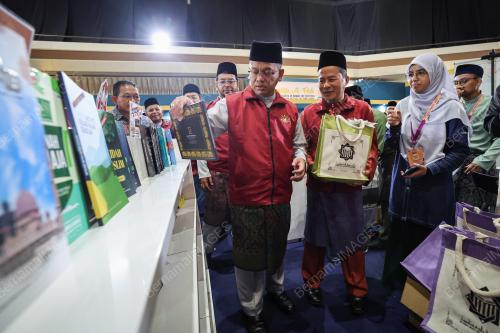 DATUK DR MOHD NA'IM MOKHTAR