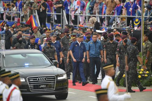 DATUK SERI ISMAIL SABRI YAAKOB