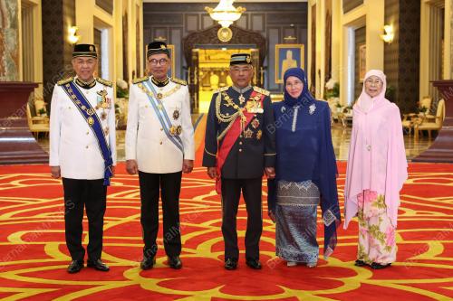 AL-SULTAN ABDULLAH RI'AYATUDDIN AL-MUSTAFA BILLAH SHAH