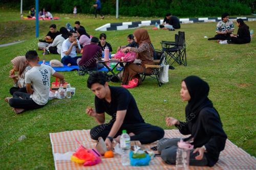 BERBUKA PUASA
