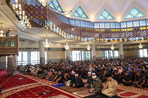 DIRGAHAYU TUANKU: DI BAWAH NAUNGAN ILAHI