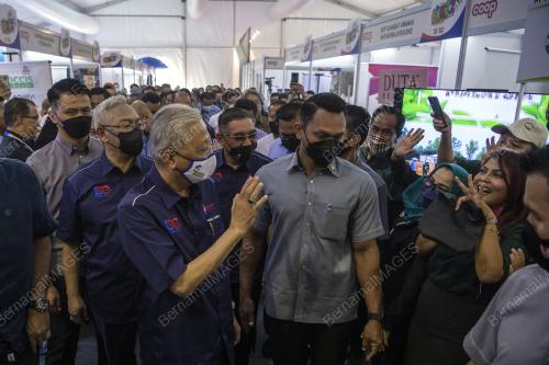 DATUK SERI ISMAIL SABRI YAAKOB