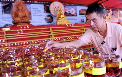 KL22_03052012_PERSIAPAN_WESAK