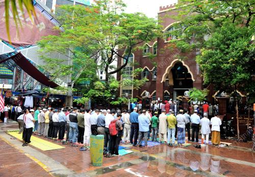 KL22_03082012_SOLAT_JUMAAT1