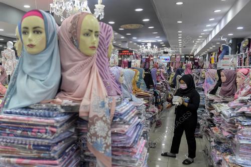 TINJAUAN ORANG RAMAI MEMBELI BELAH PERSEDIAAN AWAL RAMADHAN DAN AIDILFITRI