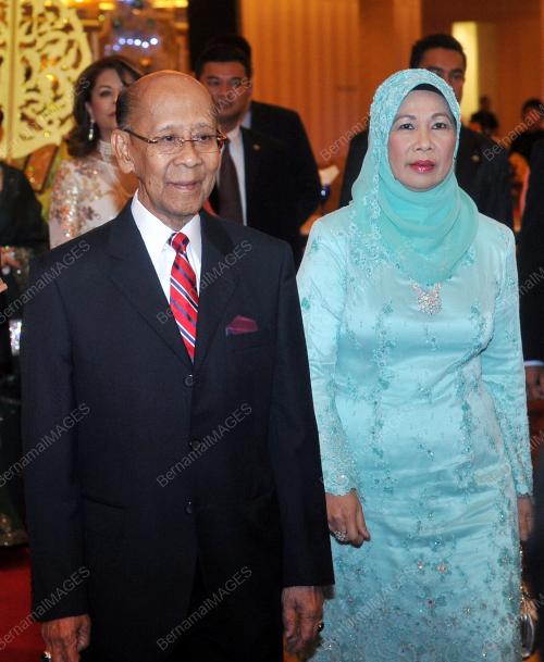 KL22_04122013_AGONG
